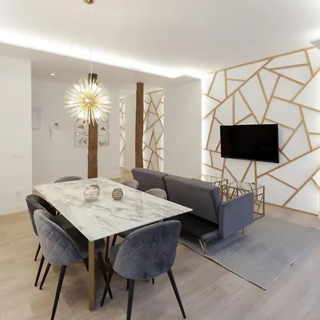 Elegant Retreat In City Center Apartment
