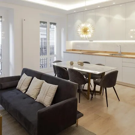 Elegant Retreat In City Center Rom